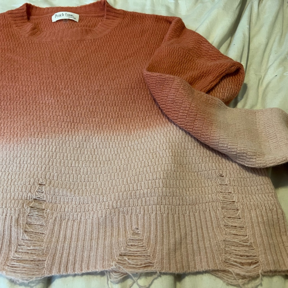 Peach ombré light sweater. Size Medium - Picture 4 of 4